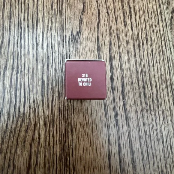 MAC POWDER KISS LIPSTICK DEVOTED TO CHILI - Picture 2 of 6